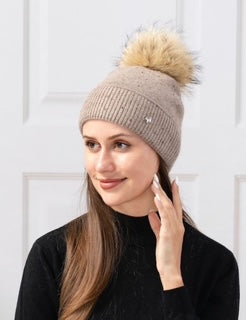 women's toque with pom pom