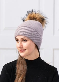 women's toque with pom pom