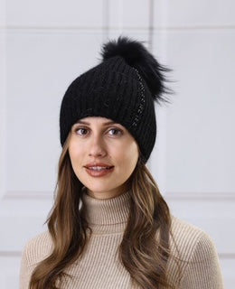 women's toque with pom pom