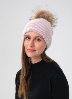 women's toque with pom pom