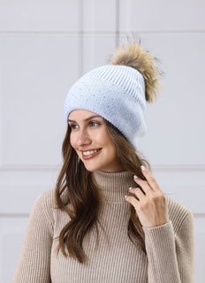 women's toque with pom pom
