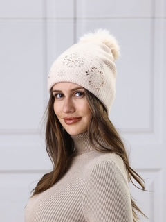 women's toque with pom pom