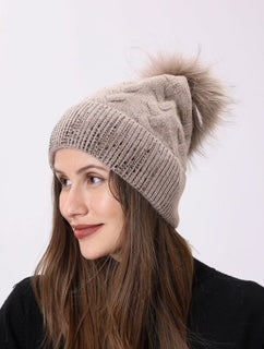 women's toque with pom pom