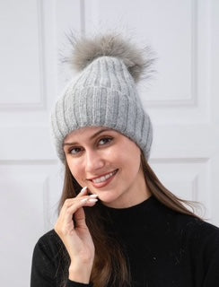 women's toque with pom pom