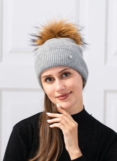 women's toque with pom pom