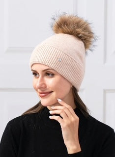 women's toque with pom pom