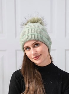 women's toque with pom pom
