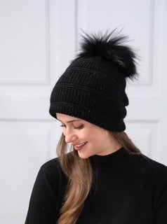 women's toque with pom pom