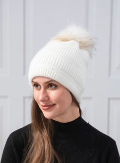 women's toque with pom pom