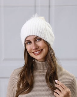 women's toque with pom pom