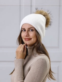 women's toque with pom pom
