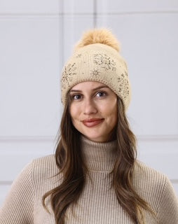women's toque with pom pom