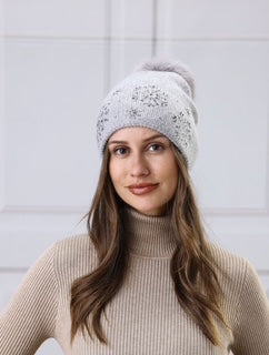 women's toque with pom pom