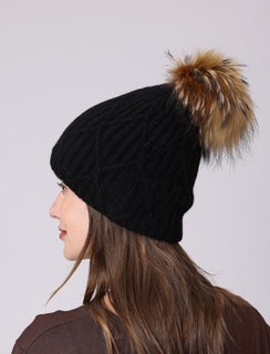 women's toque with pom pom
