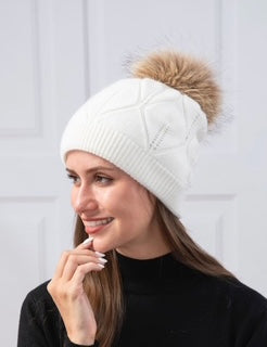 women's toque with pom pom