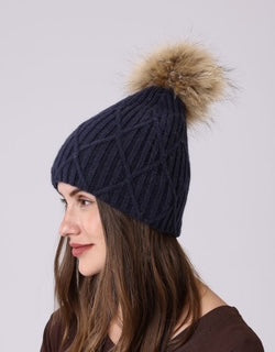 women's toque with pom pom
